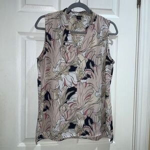 Ann Taylor V neck sleeveless floral blouse sz M career
